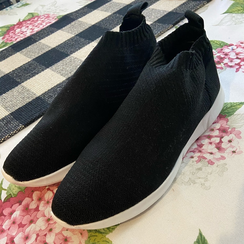 Steven by Steve Madden black slip on/no tie shoes